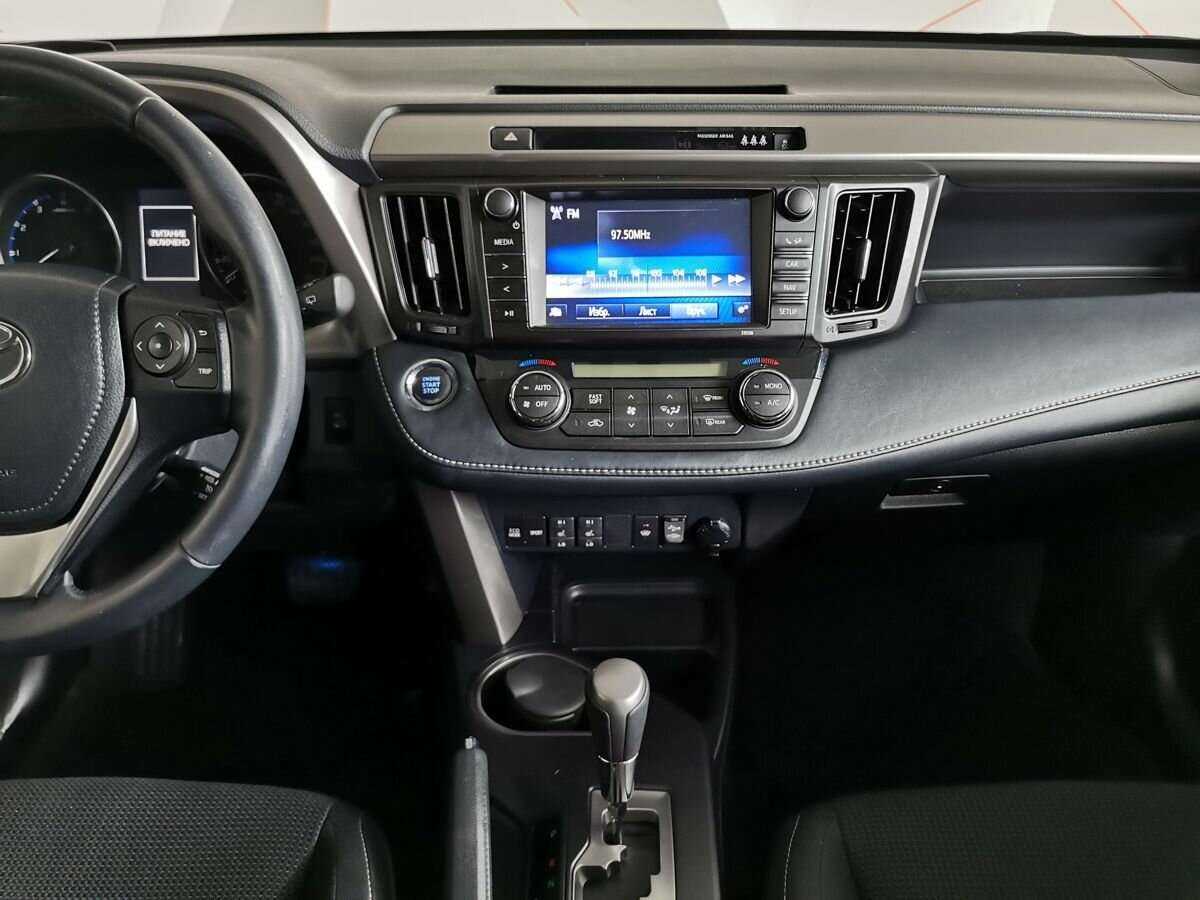 Toyota RAV4 с пробегом — 2018 год. Фото: #10