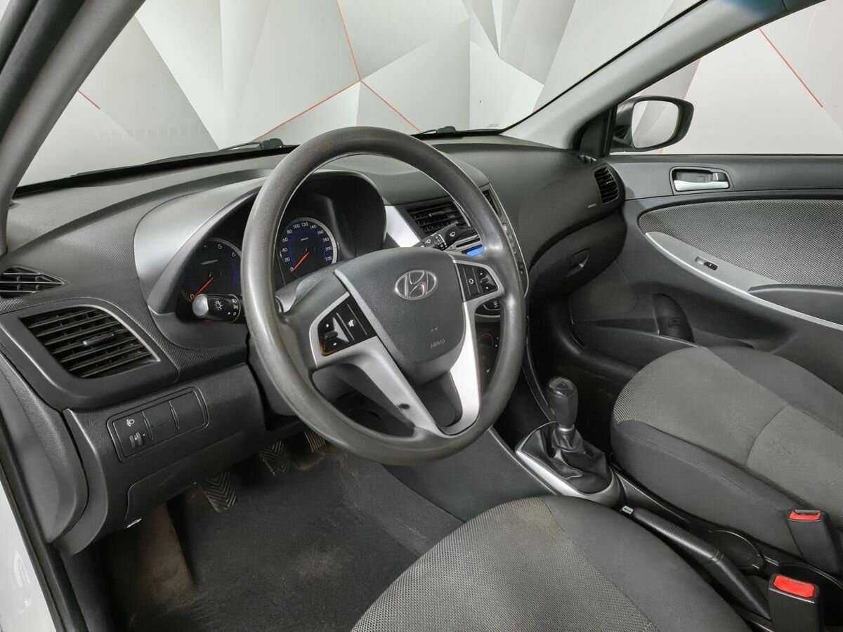 Hyundai Solaris с пробегом — 2013 год. Фото: #13