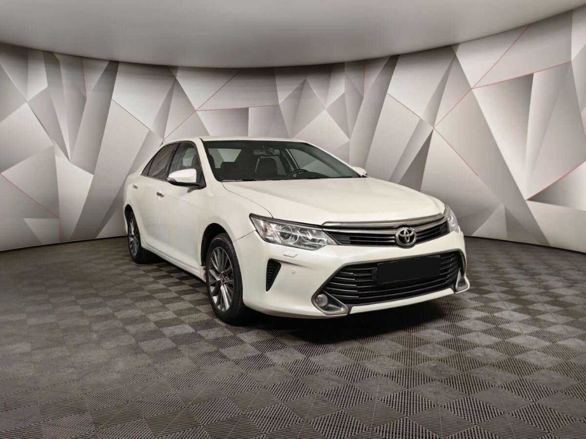 Toyota Camry с пробегом — 2017 год. Фото: #2