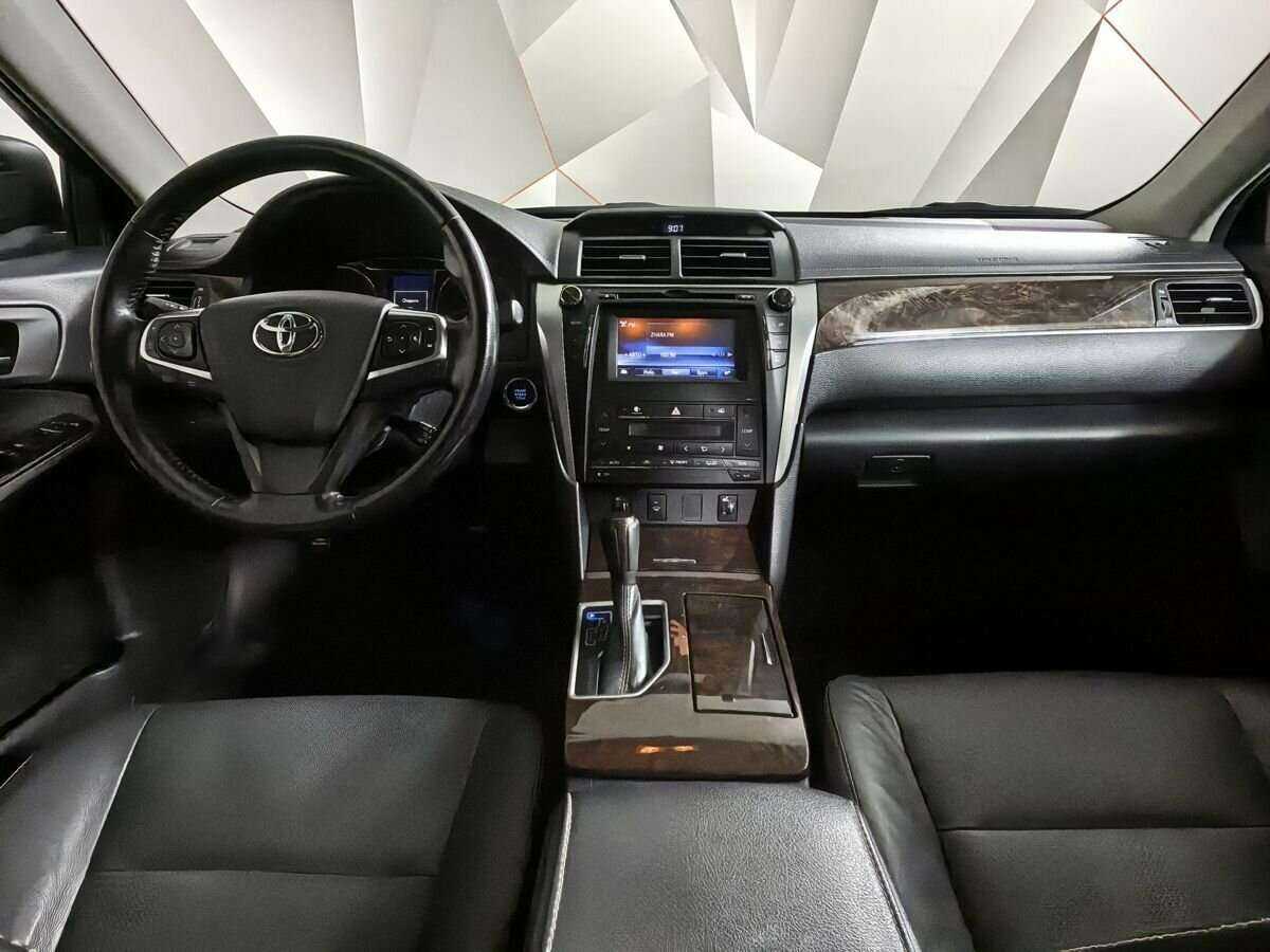 Toyota Camry с пробегом — 2017 год. Фото: #9