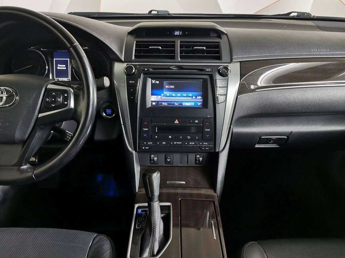 Toyota Camry с пробегом — 2017 год. Фото: #10