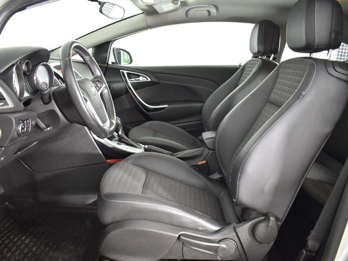 Opel Astra с пробегом — 2013 год. Фото: #7