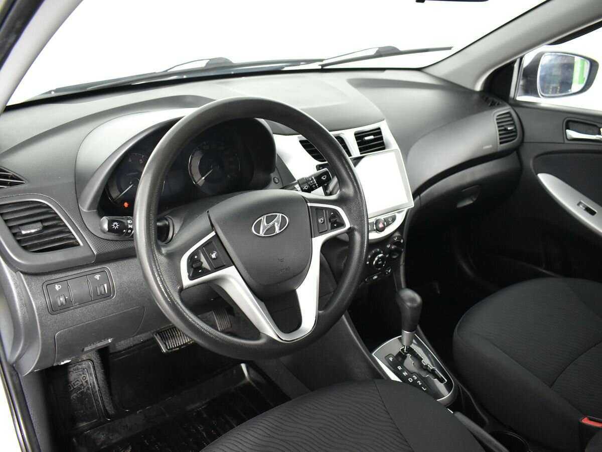 Hyundai Solaris с пробегом — 2012 год. Фото: #6