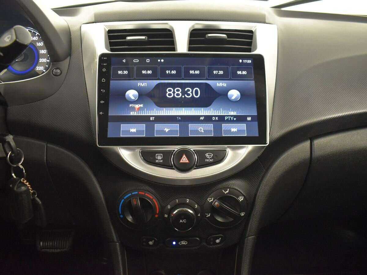 Hyundai Solaris с пробегом — 2012 год. Фото: #11