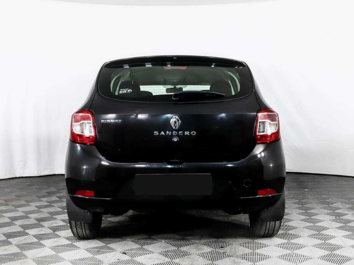 Renault Sandero с пробегом — 2015 год. Фото: #5