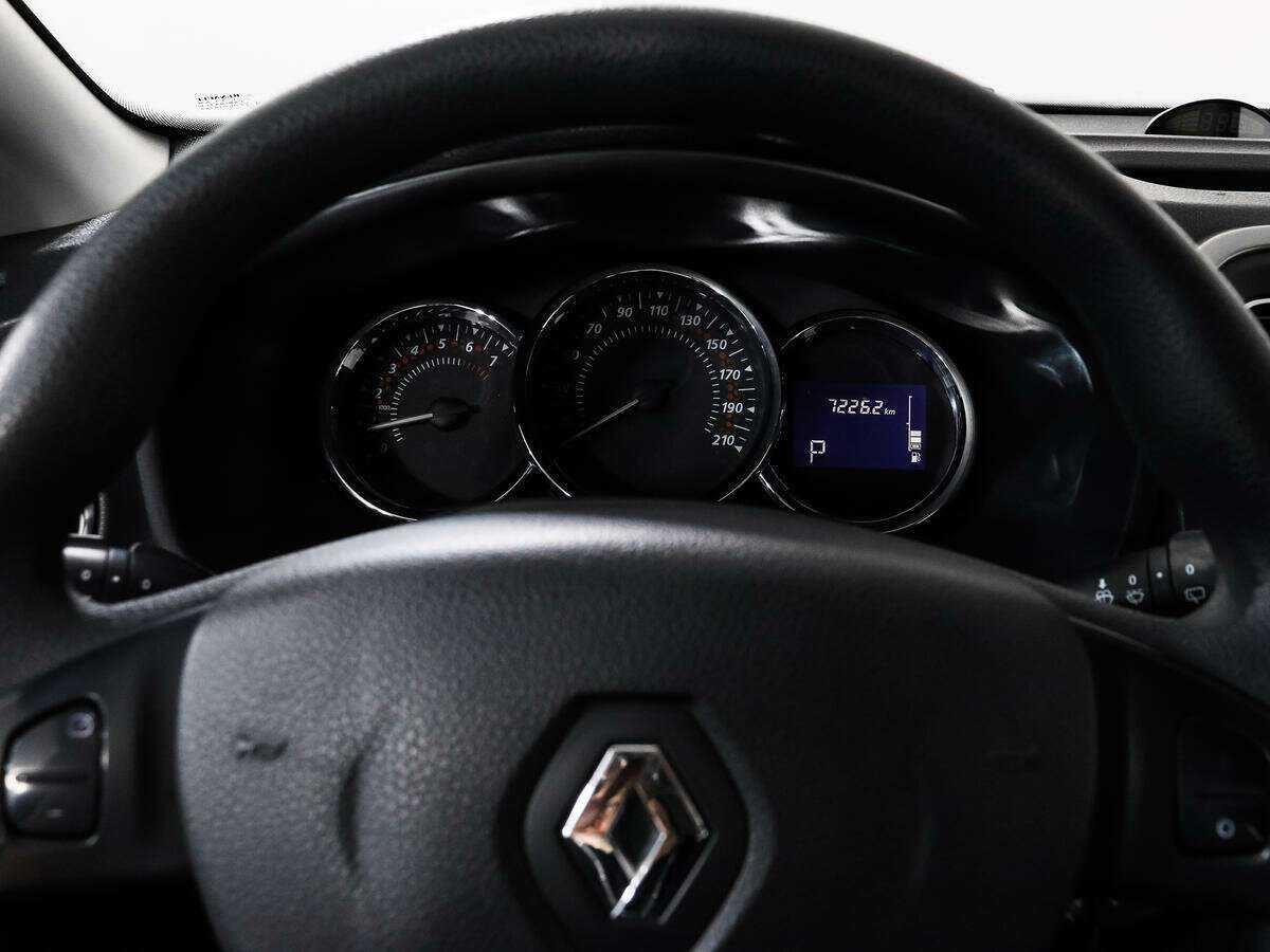 Renault Sandero с пробегом — 2018 год. Фото: #12