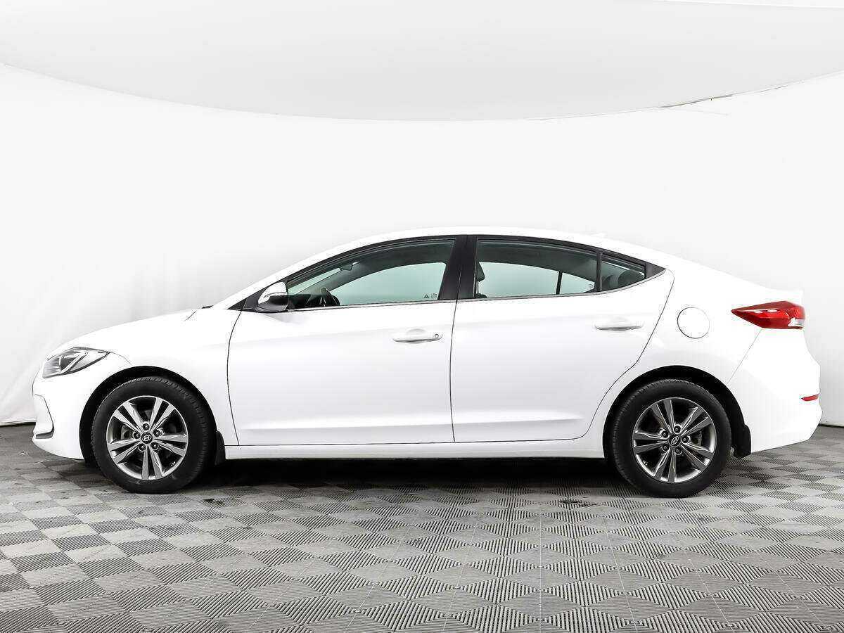 Hyundai Elantra с пробегом — 2017 год. Фото: #7