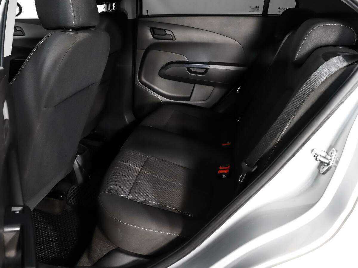 Chevrolet Aveo с пробегом — 2013 год. Фото: #9