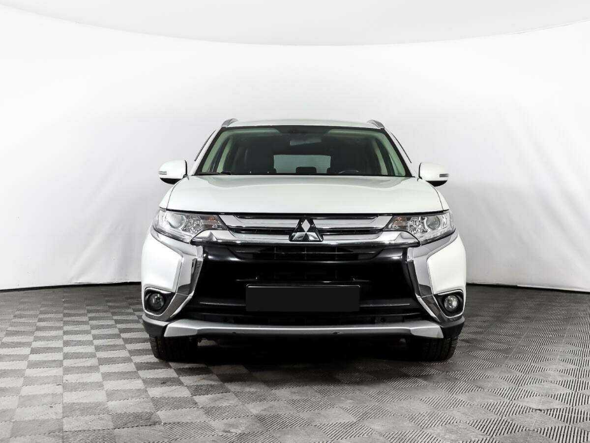 Mitsubishi Outlander с пробегом — 2016 год. Фото: #1