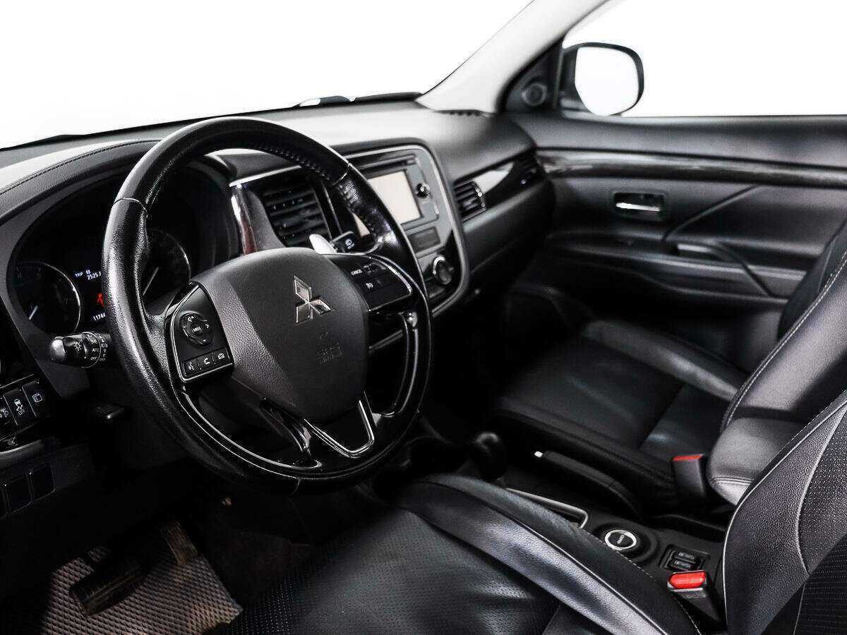 Mitsubishi Outlander с пробегом — 2016 год. Фото: #8