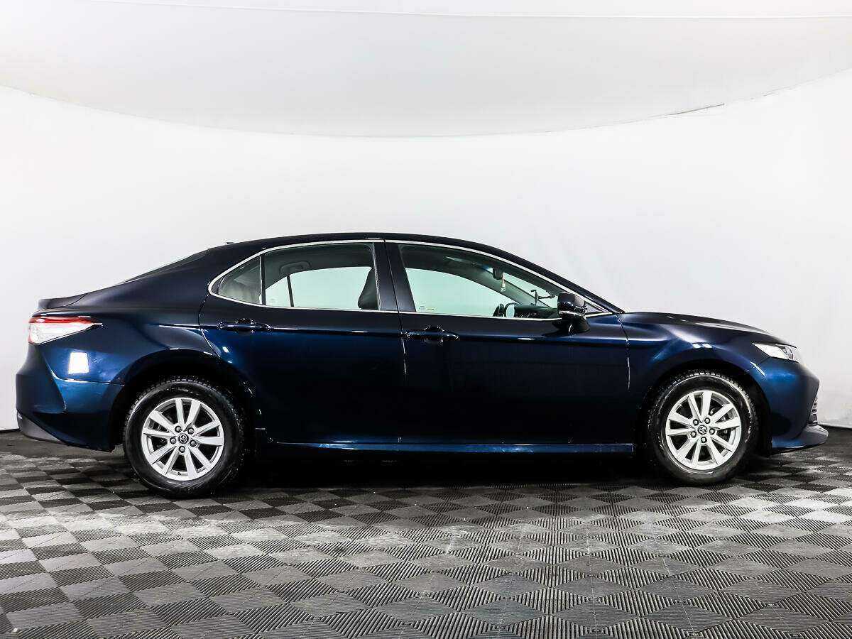 Toyota Camry с пробегом — 2020 год. Фото: #2