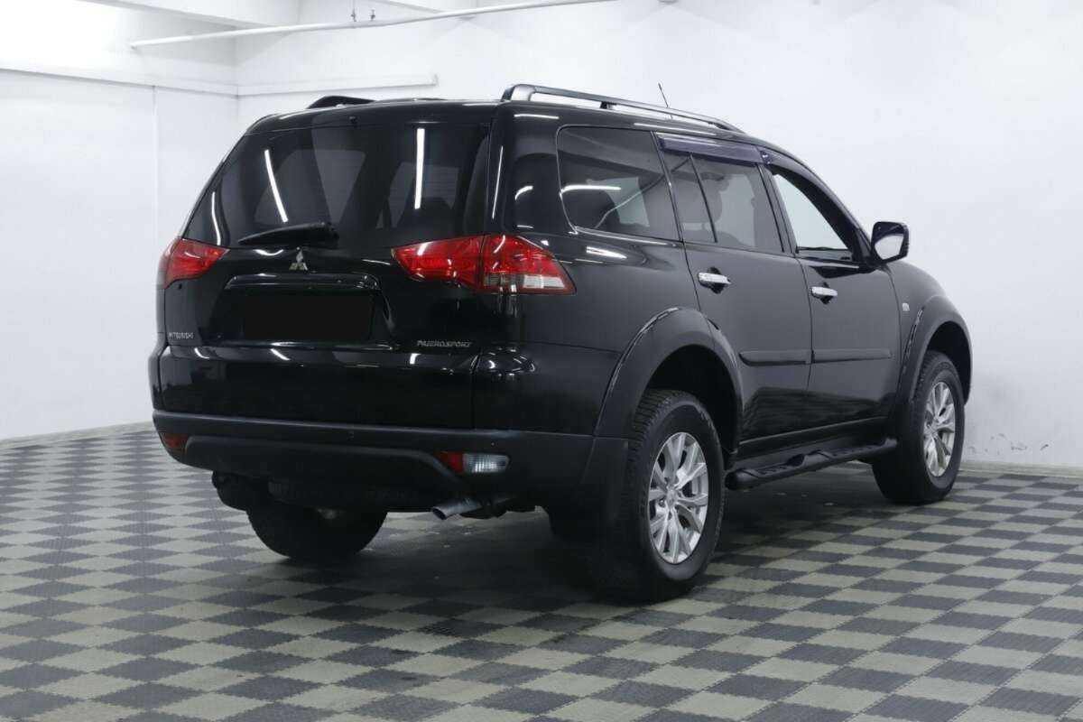 Mitsubishi Pajero Sport с пробегом — 2015 год. Фото: #2