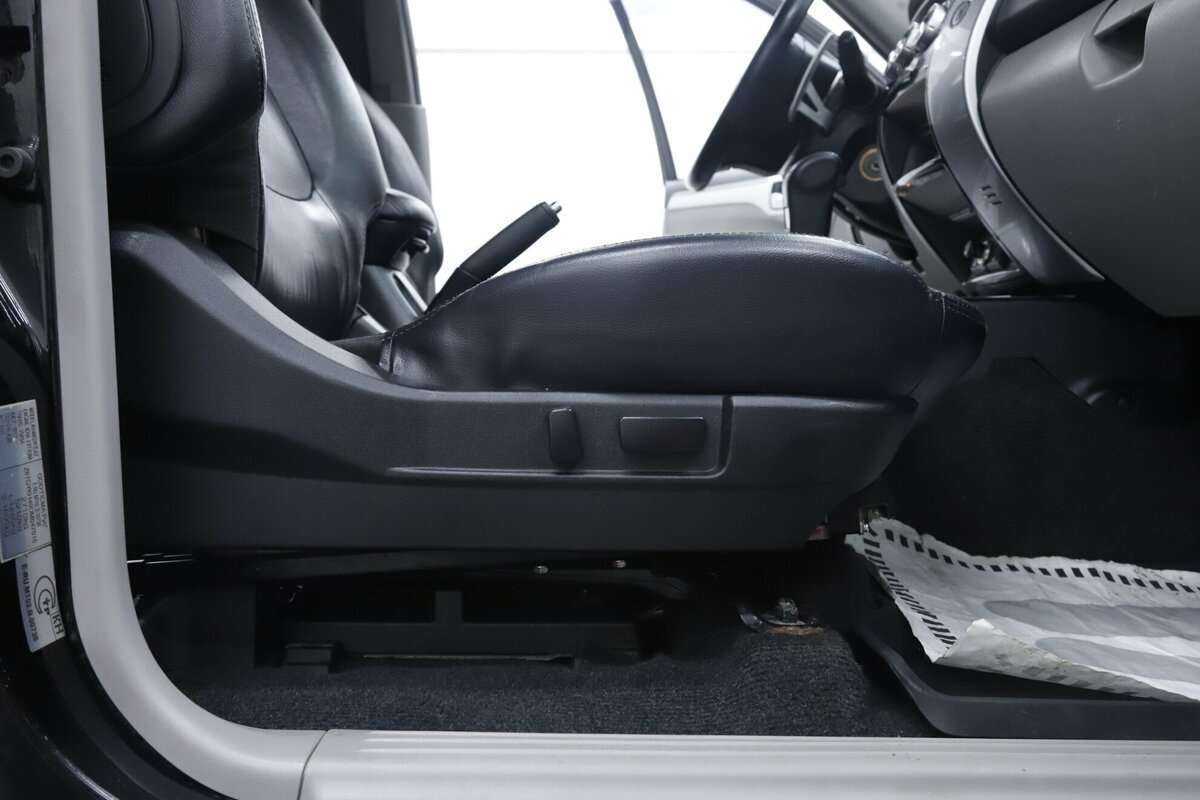 Mitsubishi Pajero Sport с пробегом — 2015 год. Фото: #16