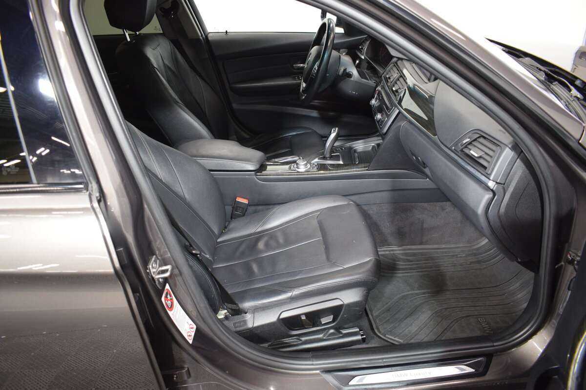 BMW 3 серии с пробегом — 2012 год. Фото: #13