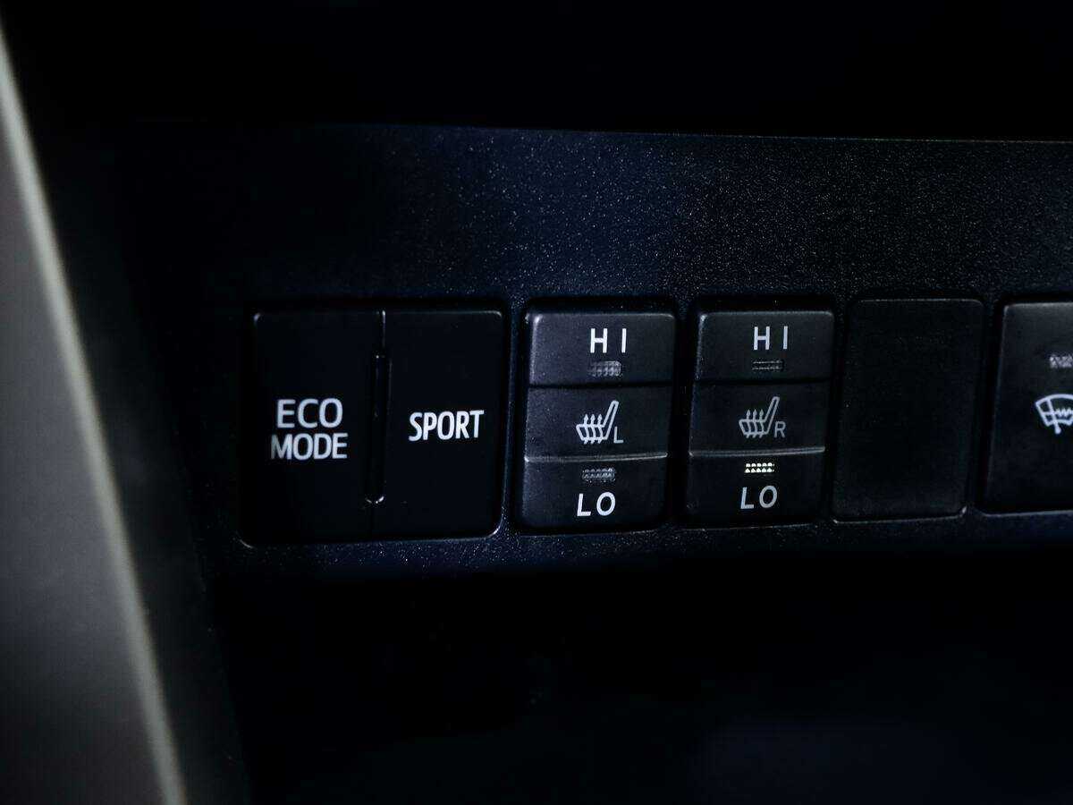 Toyota RAV4 с пробегом — 2015 год. Фото: #10