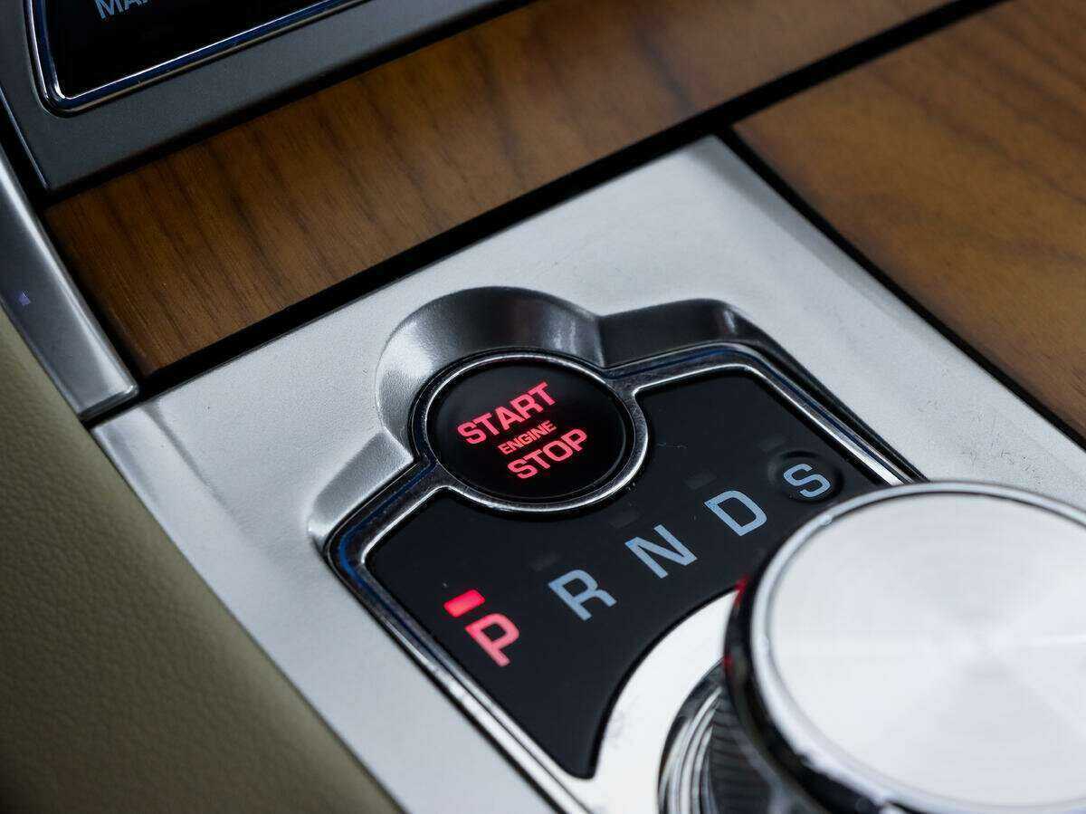 Jaguar XF с пробегом — 2013 год. Фото: #12