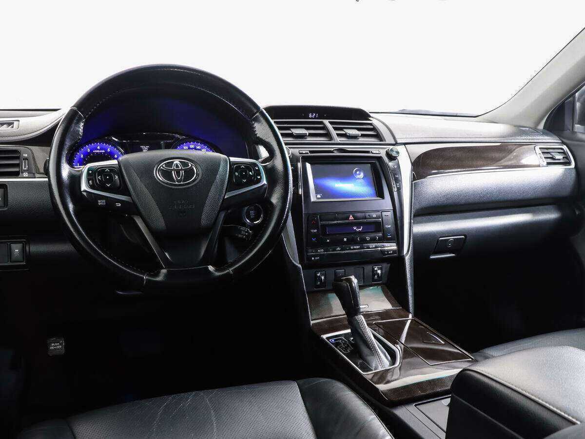Toyota Camry с пробегом — 2017 год. Фото: #10