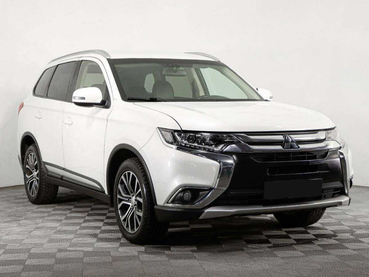 Mitsubishi Outlander с пробегом — 2017 год. Фото: #2