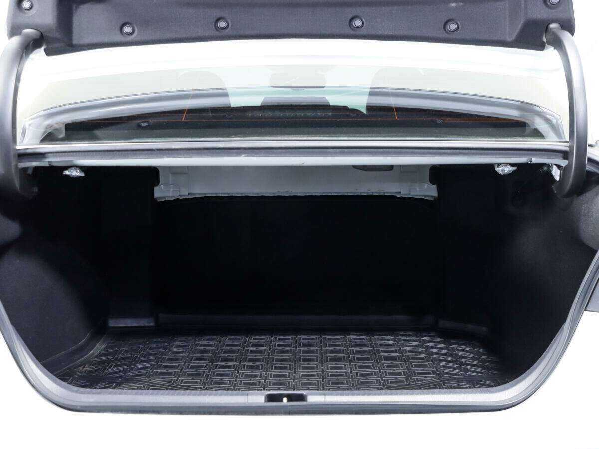 Toyota Camry с пробегом — 2018 год. Фото: #17