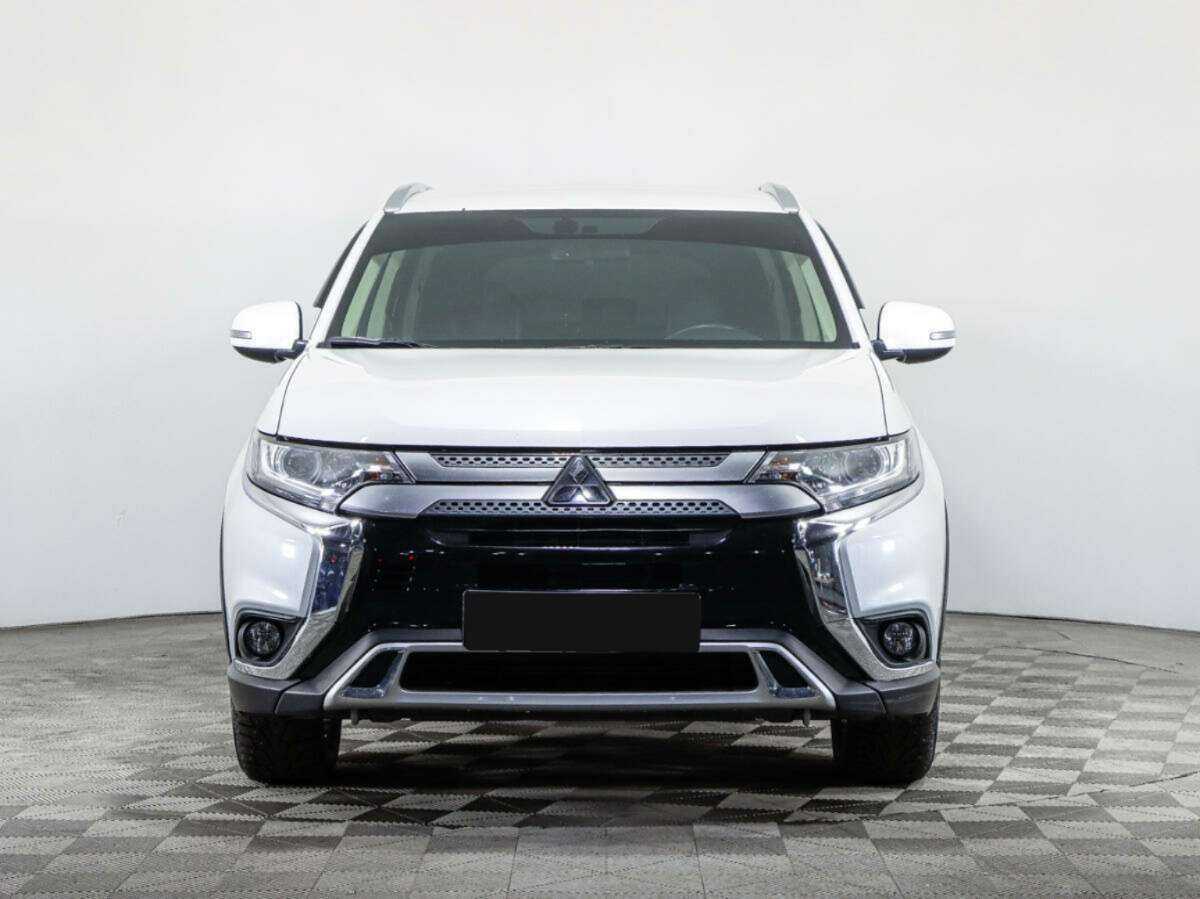 Mitsubishi Outlander с пробегом — 2021 год. Фото: #1