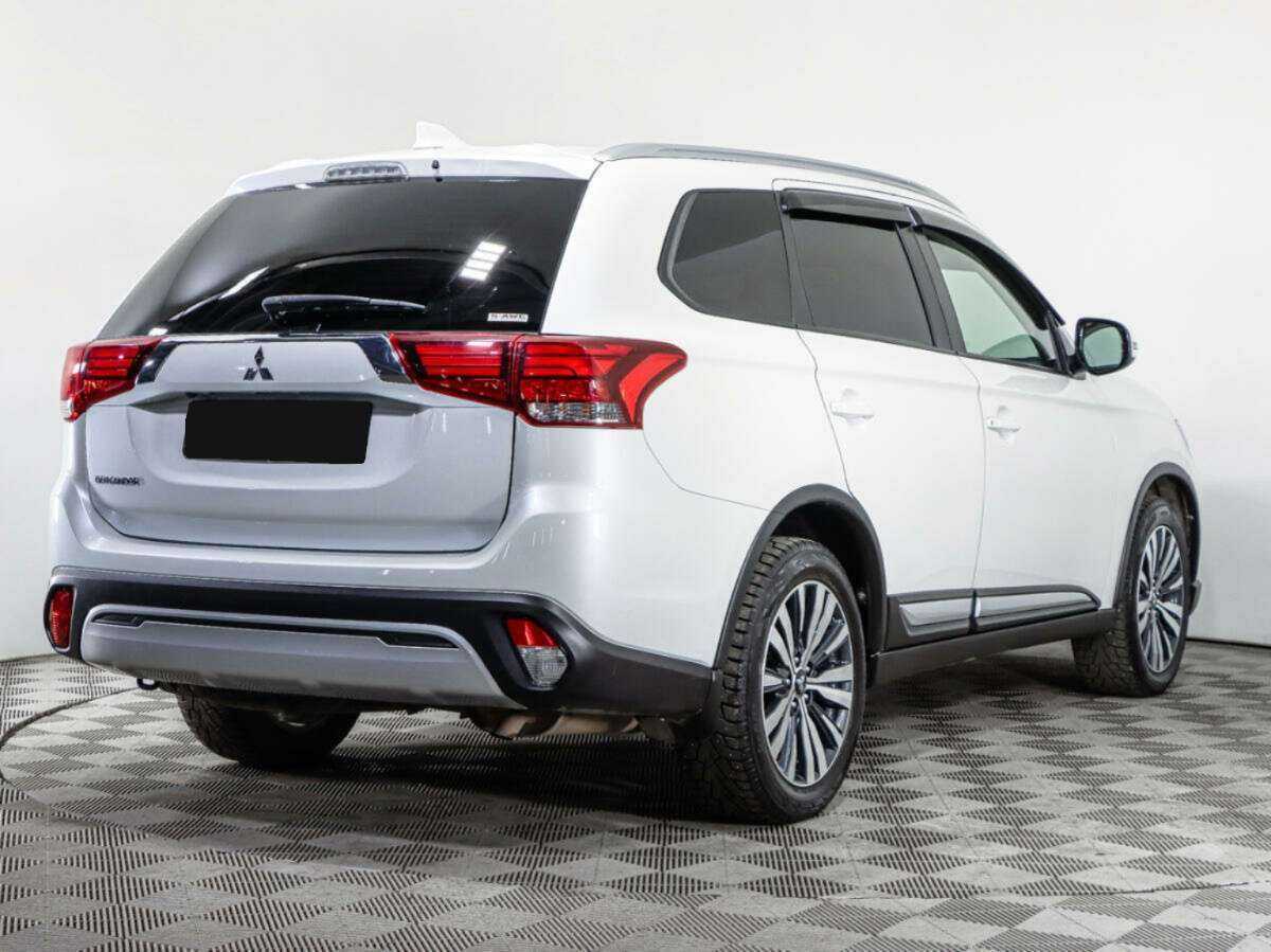 Mitsubishi Outlander с пробегом — 2021 год. Фото: #4
