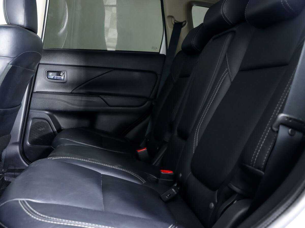 Mitsubishi Outlander с пробегом — 2021 год. Фото: #10