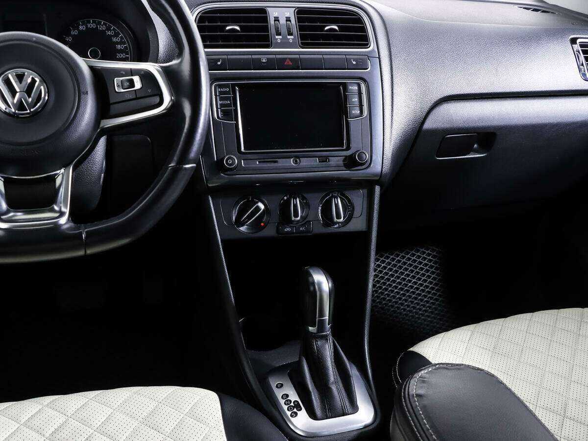 Volkswagen Polo с пробегом — 2020 год. Фото: #12