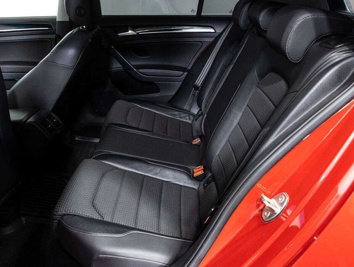 Volkswagen Golf с пробегом — 2013 год. Фото: #9