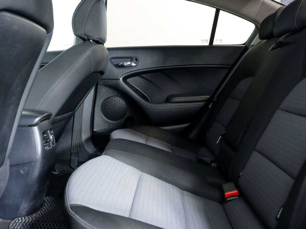 Kia Cerato с пробегом — 2016 год. Фото: #10