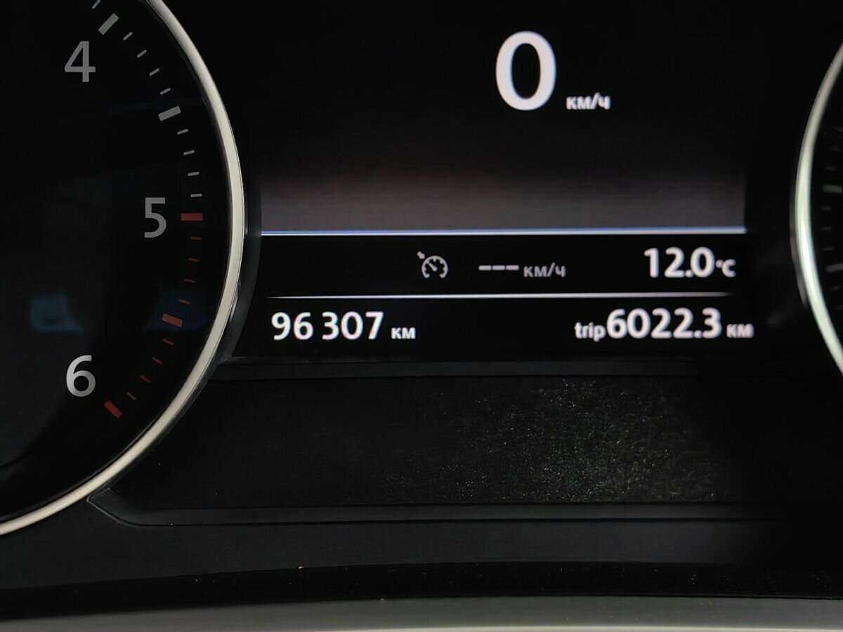 Volkswagen Touareg с пробегом — 2016 год. Фото: #18