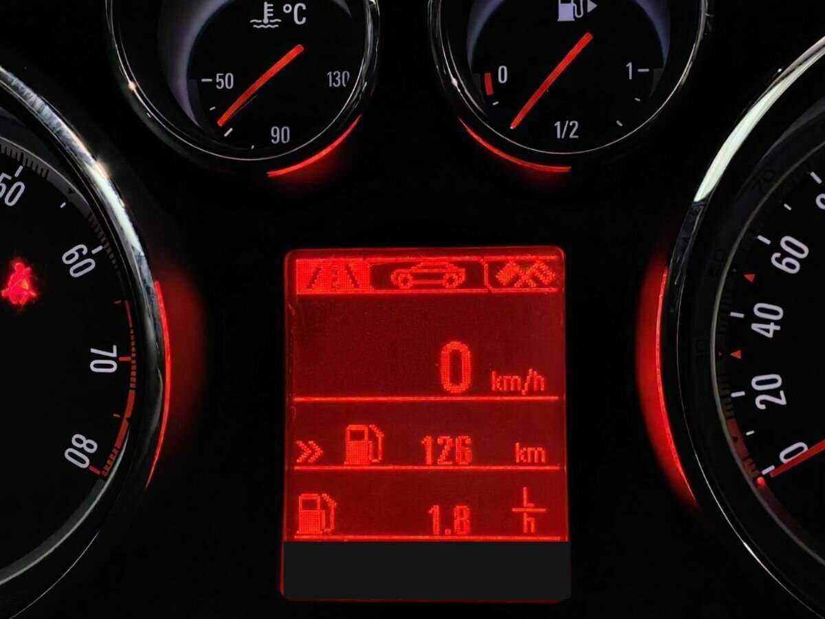 Opel Insignia с пробегом — 2013 год. Фото: #16