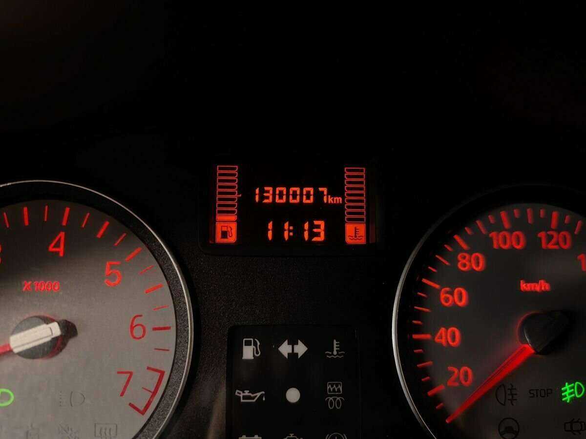 Renault Sandero с пробегом — 2013 год. Фото: #12