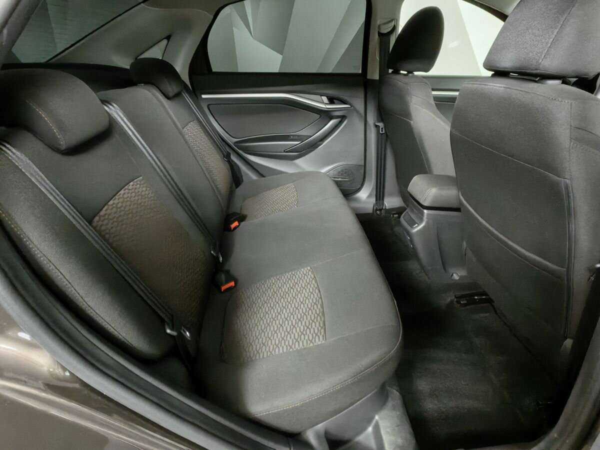 Lada (ВАЗ) Vesta с пробегом — 2021 год. Фото: #11