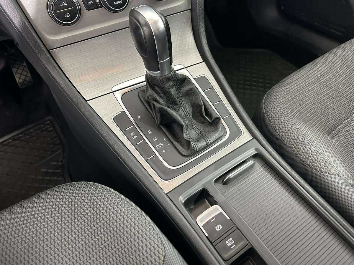 Volkswagen Golf с пробегом — 2015 год. Фото: #12