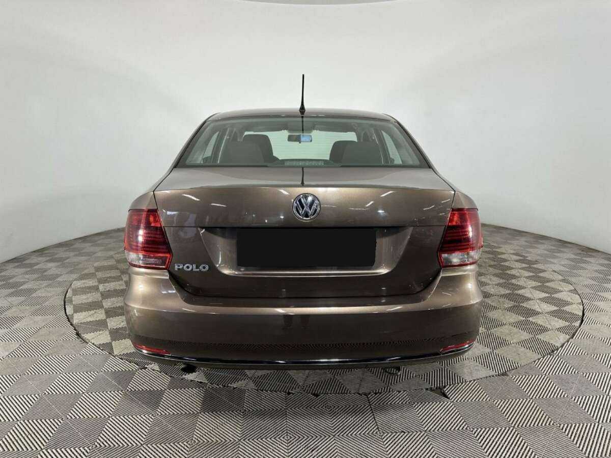 Volkswagen Polo с пробегом — 2016 год. Фото: #2
