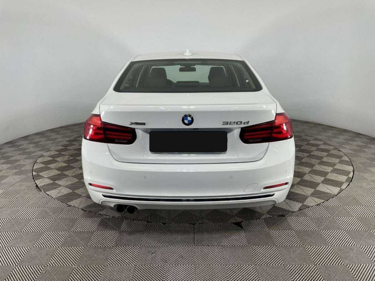 BMW 3 серии с пробегом — 2018 год. Фото: #2