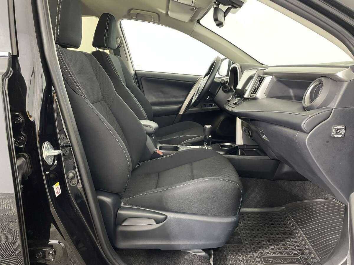 Toyota RAV4 с пробегом — 2018 год. Фото: #13