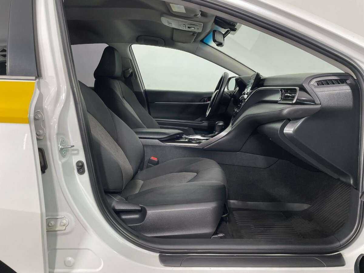 Toyota Camry с пробегом — 2021 год. Фото: #13