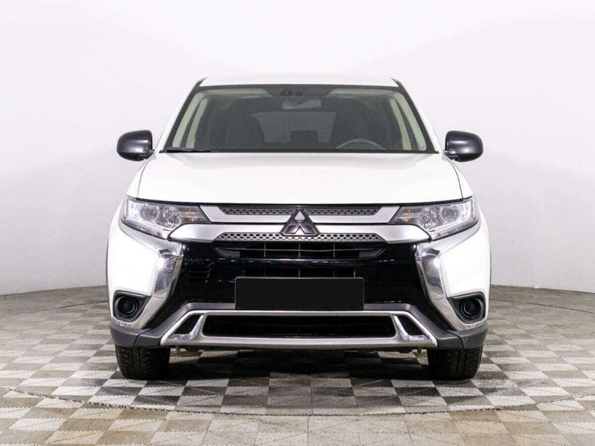 Mitsubishi Outlander с пробегом — 2019 год. Фото: #1