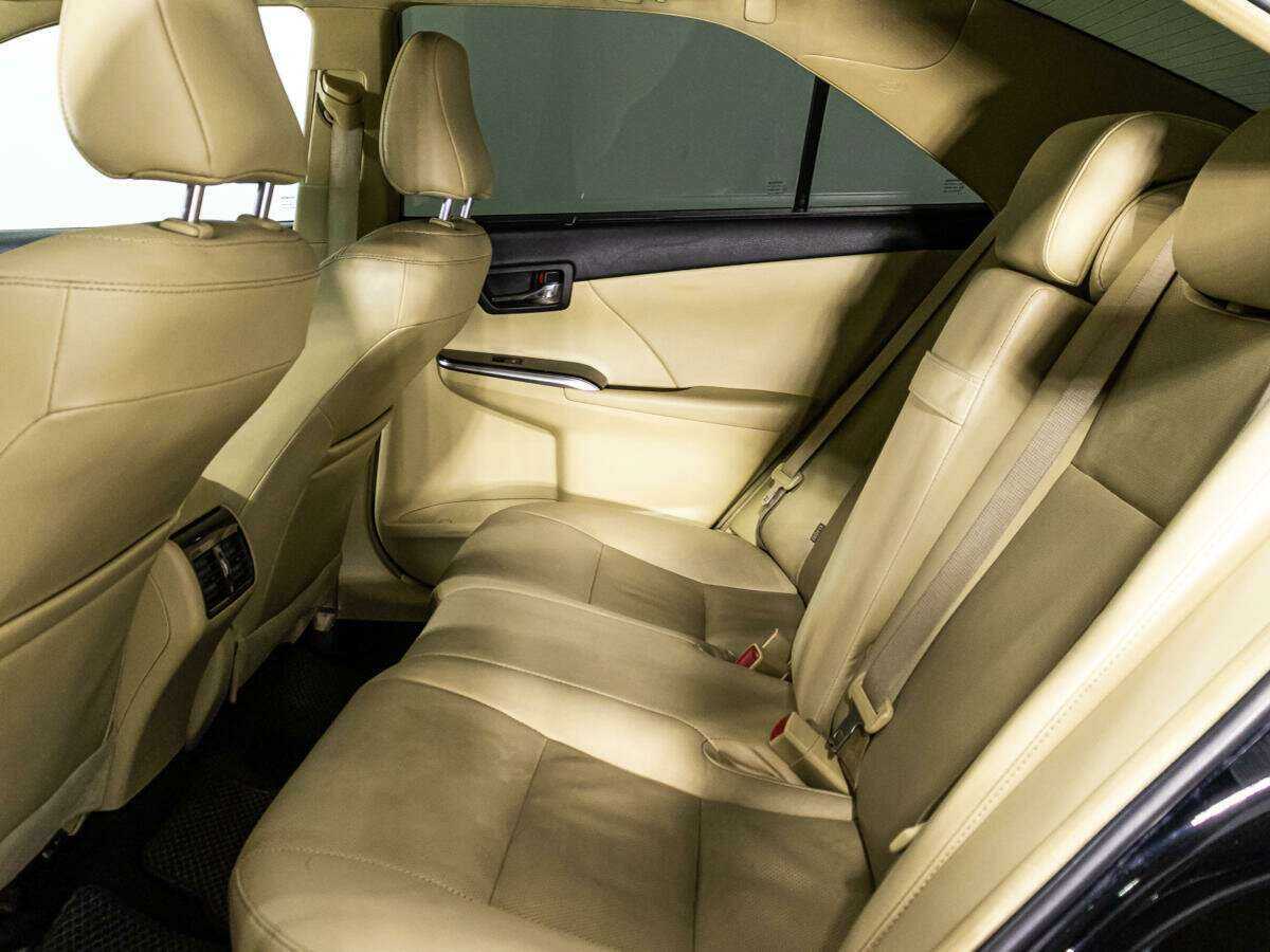 Toyota Camry с пробегом — 2017 год. Фото: #9