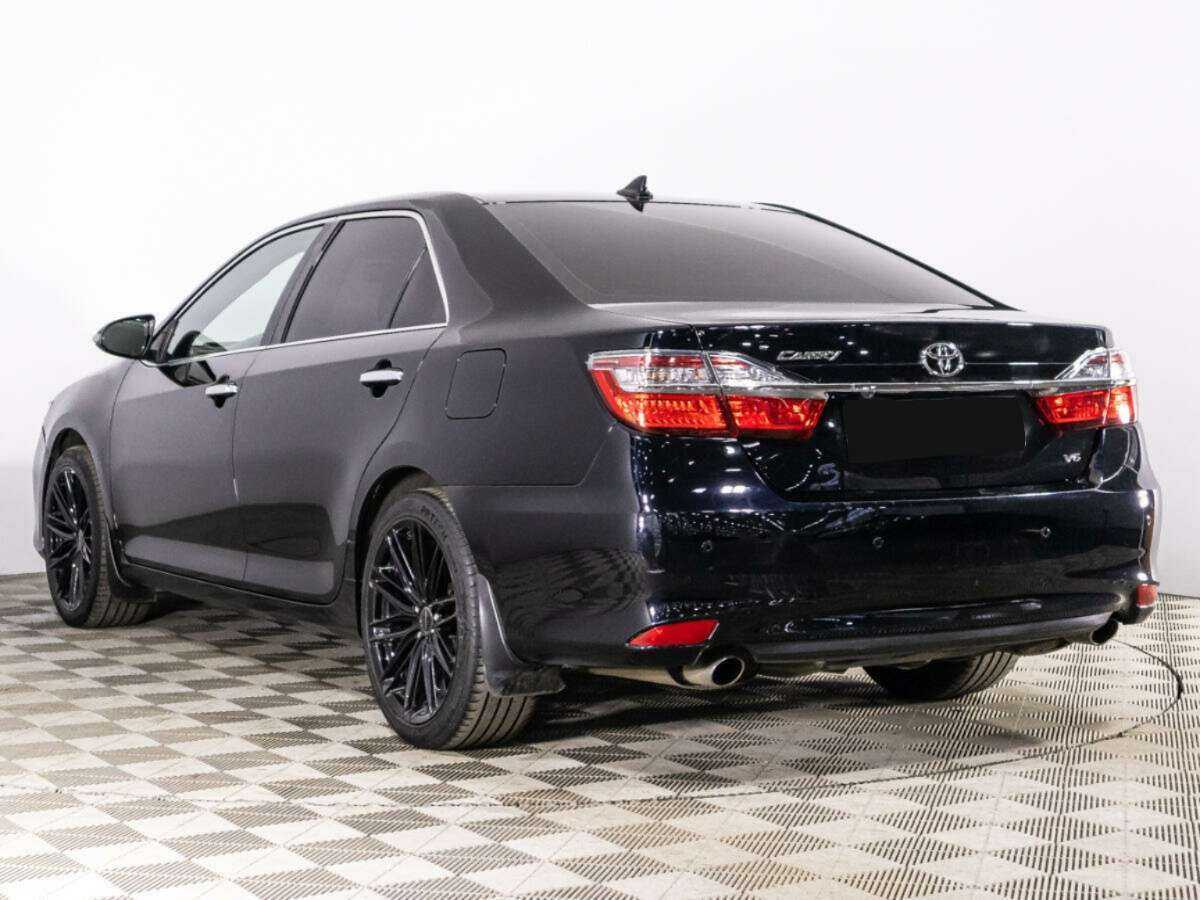 Toyota Camry с пробегом — 2017 год. Фото: #6