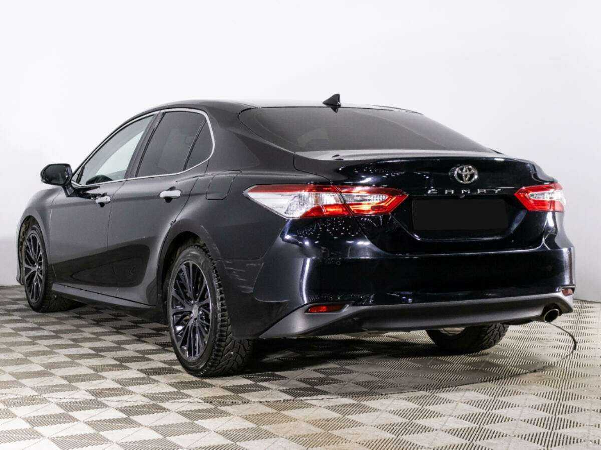 Toyota Camry с пробегом — 2018 год. Фото: #6