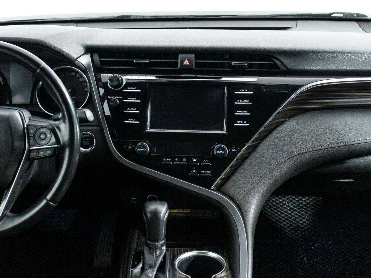 Toyota Camry с пробегом — 2018 год. Фото: #13