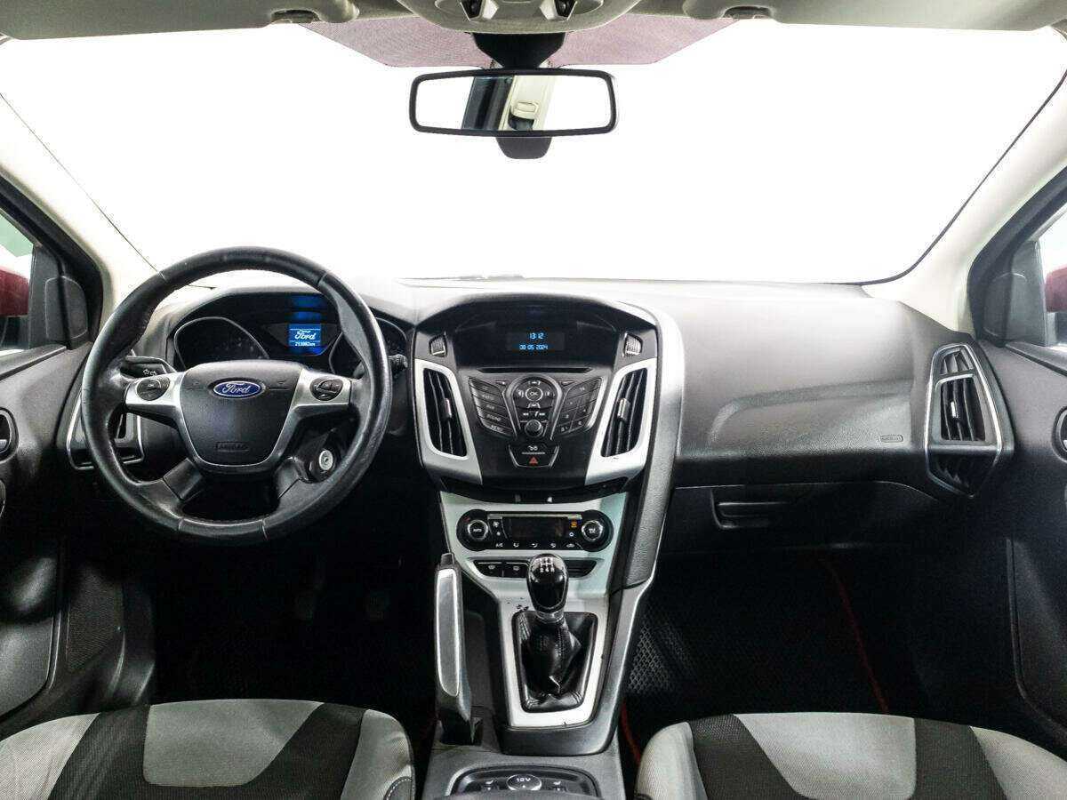 Ford Focus с пробегом — 2012 год. Фото: #12