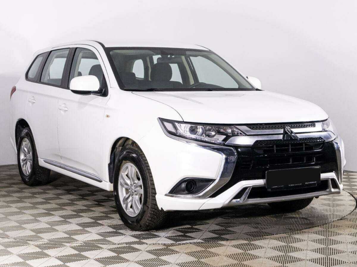 Mitsubishi Outlander с пробегом — 2022 год. Фото: #2