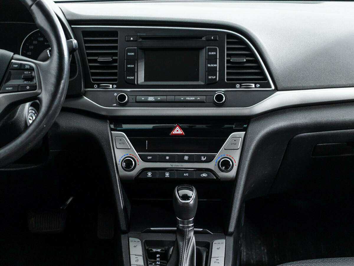 Hyundai Elantra с пробегом — 2016 год. Фото: #13