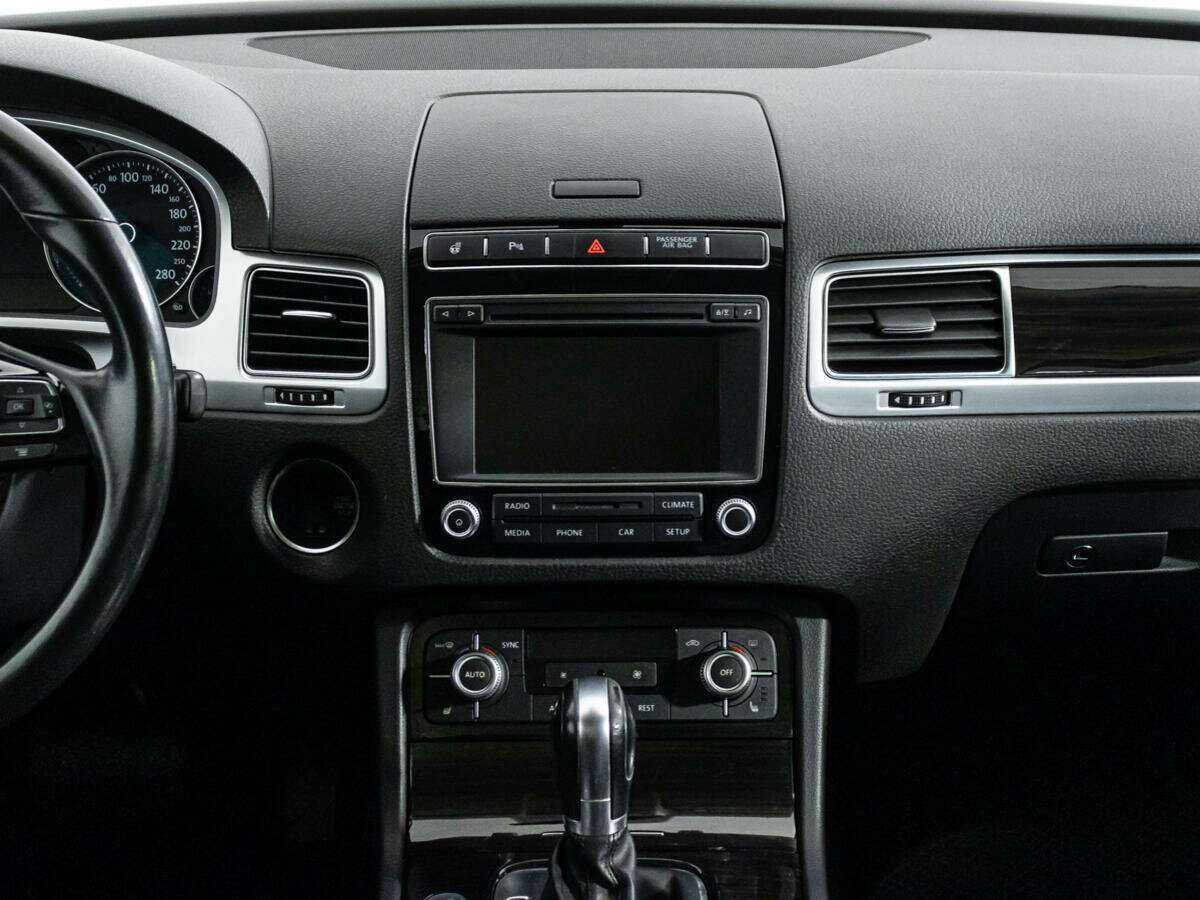 Volkswagen Touareg с пробегом — 2015 год. Фото: #11