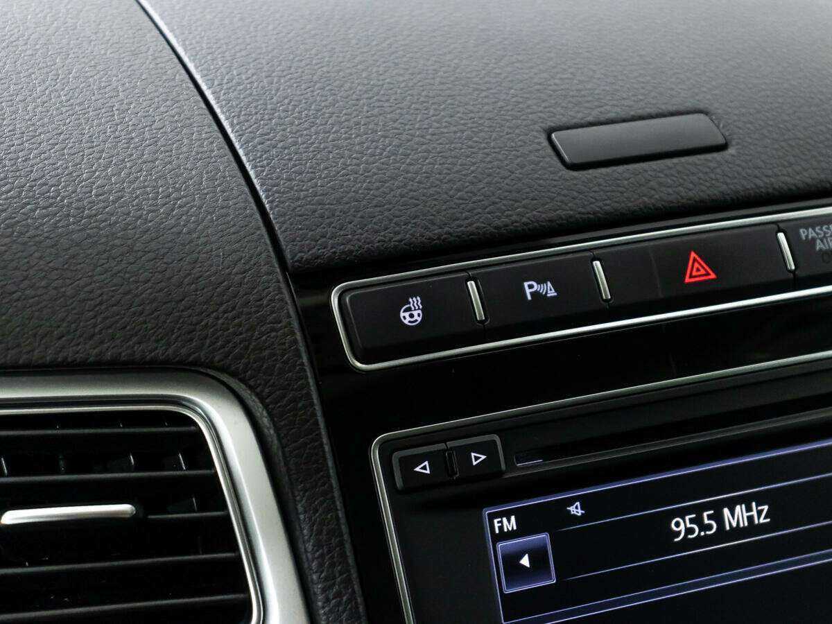 Volkswagen Touareg с пробегом — 2015 год. Фото: #20