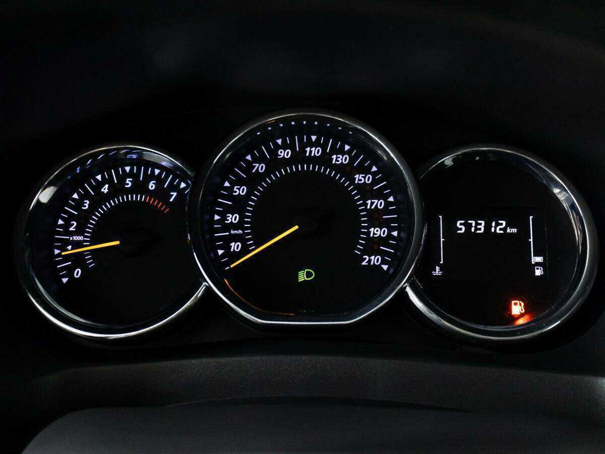 Renault Sandero с пробегом — 2018 год. Фото: #11