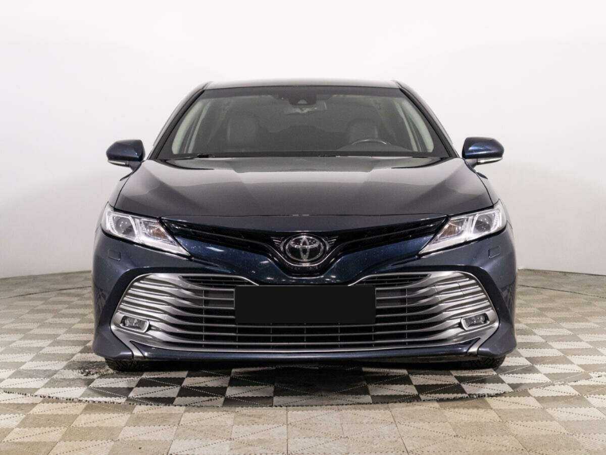 Toyota Camry с пробегом — 2018 год. Фото: #1